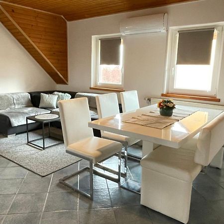 Villa Lili Apartments Balatonkeresztúr Eksteriør billede
