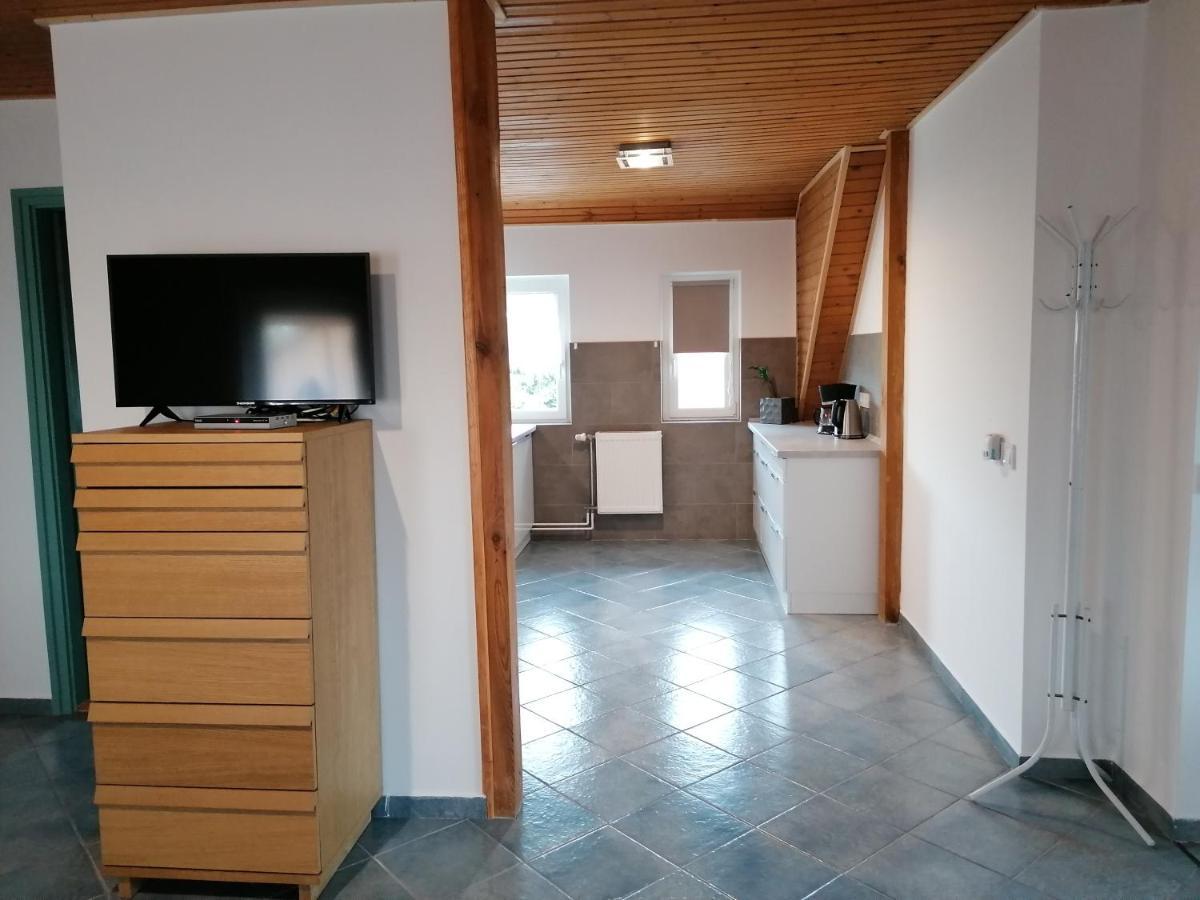 Villa Lili Apartments Balatonkeresztúr Eksteriør billede