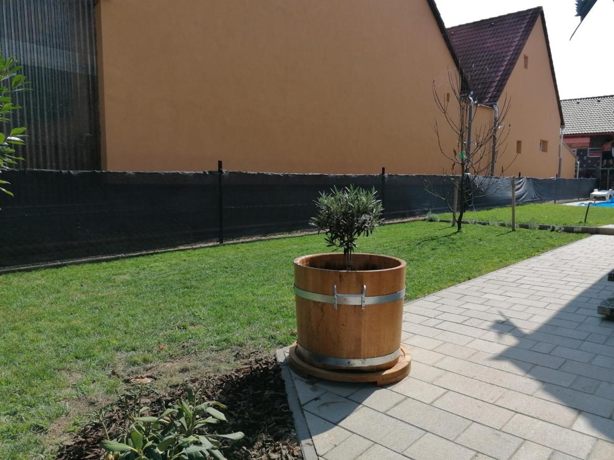 Villa Lili Apartments Balatonkeresztúr Eksteriør billede