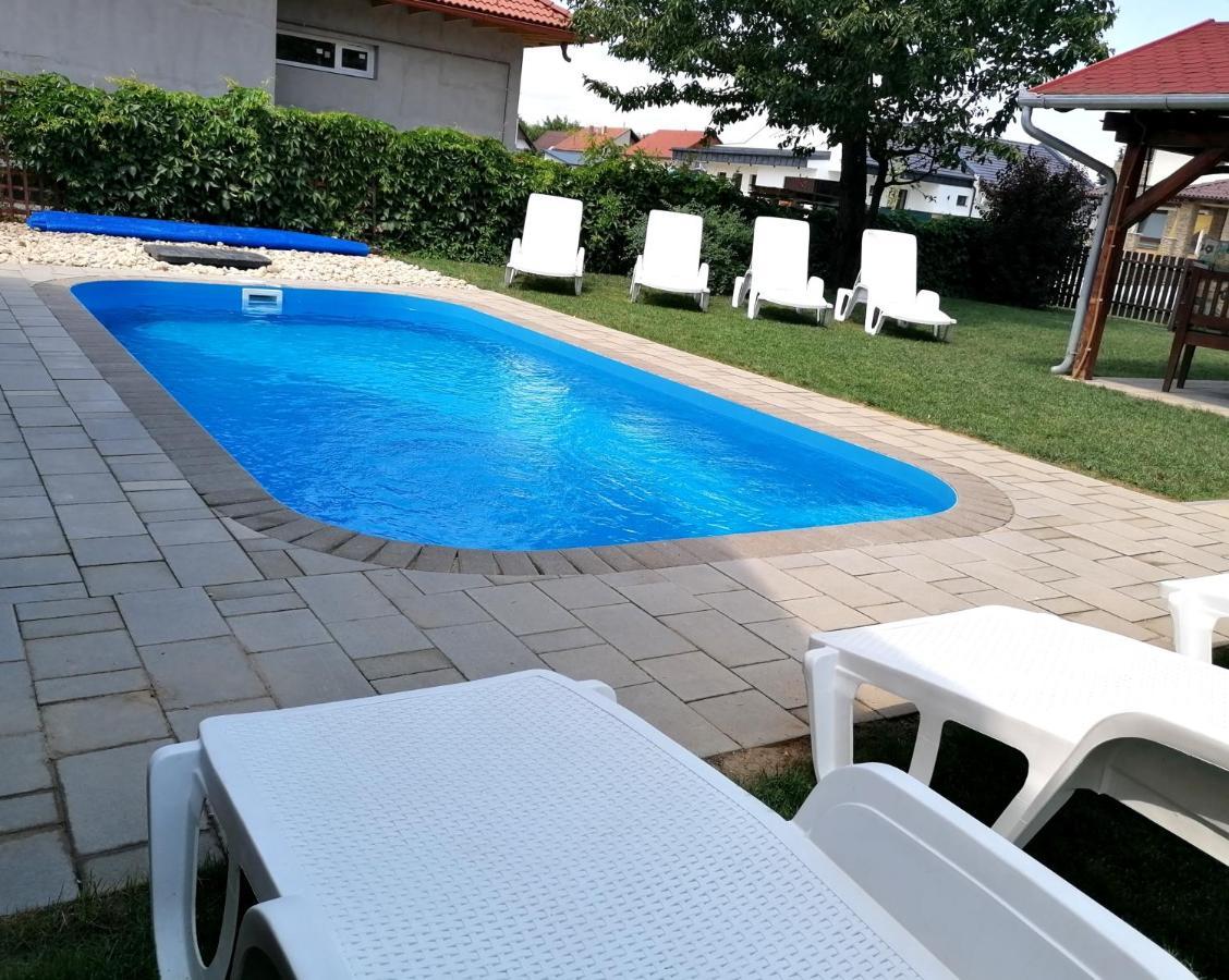 Villa Lili Apartments Balatonkeresztúr Eksteriør billede