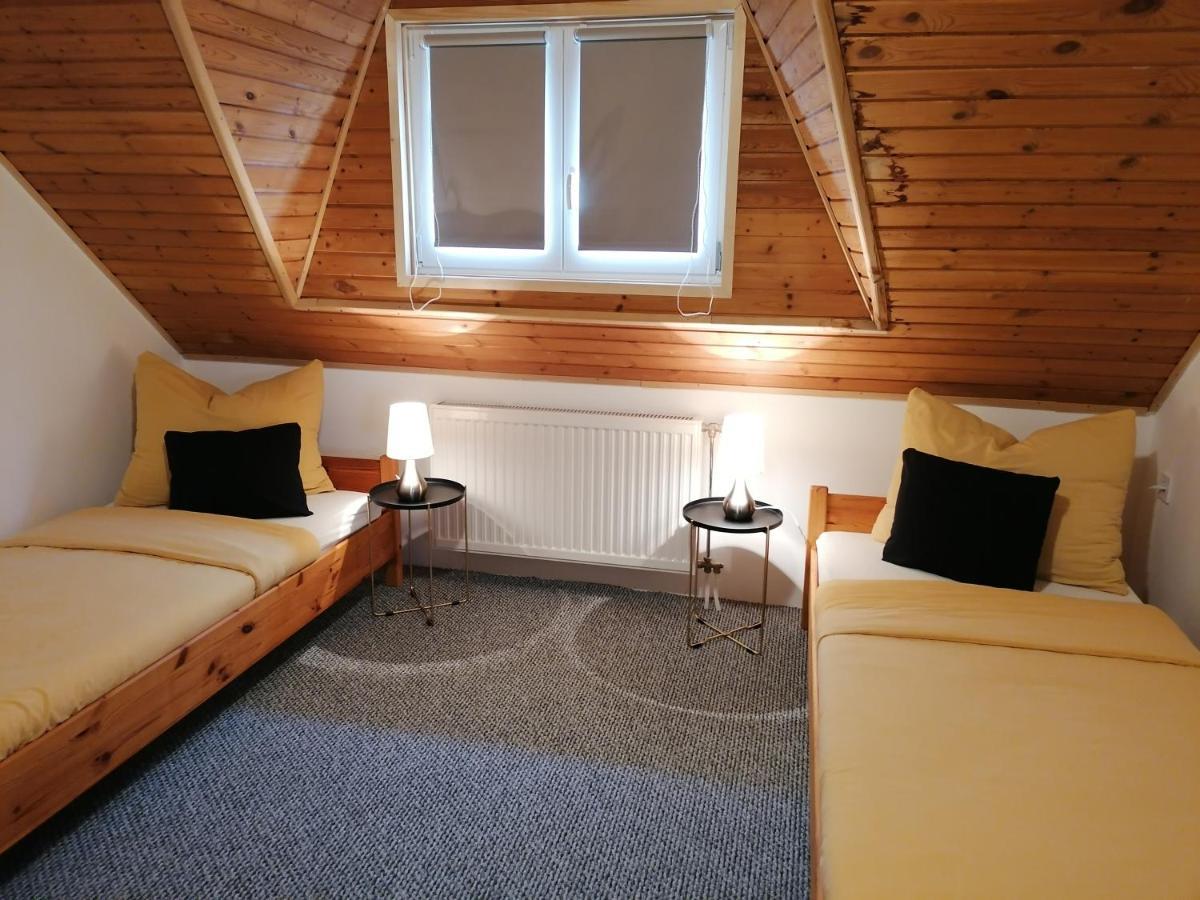 Villa Lili Apartments Balatonkeresztúr Eksteriør billede