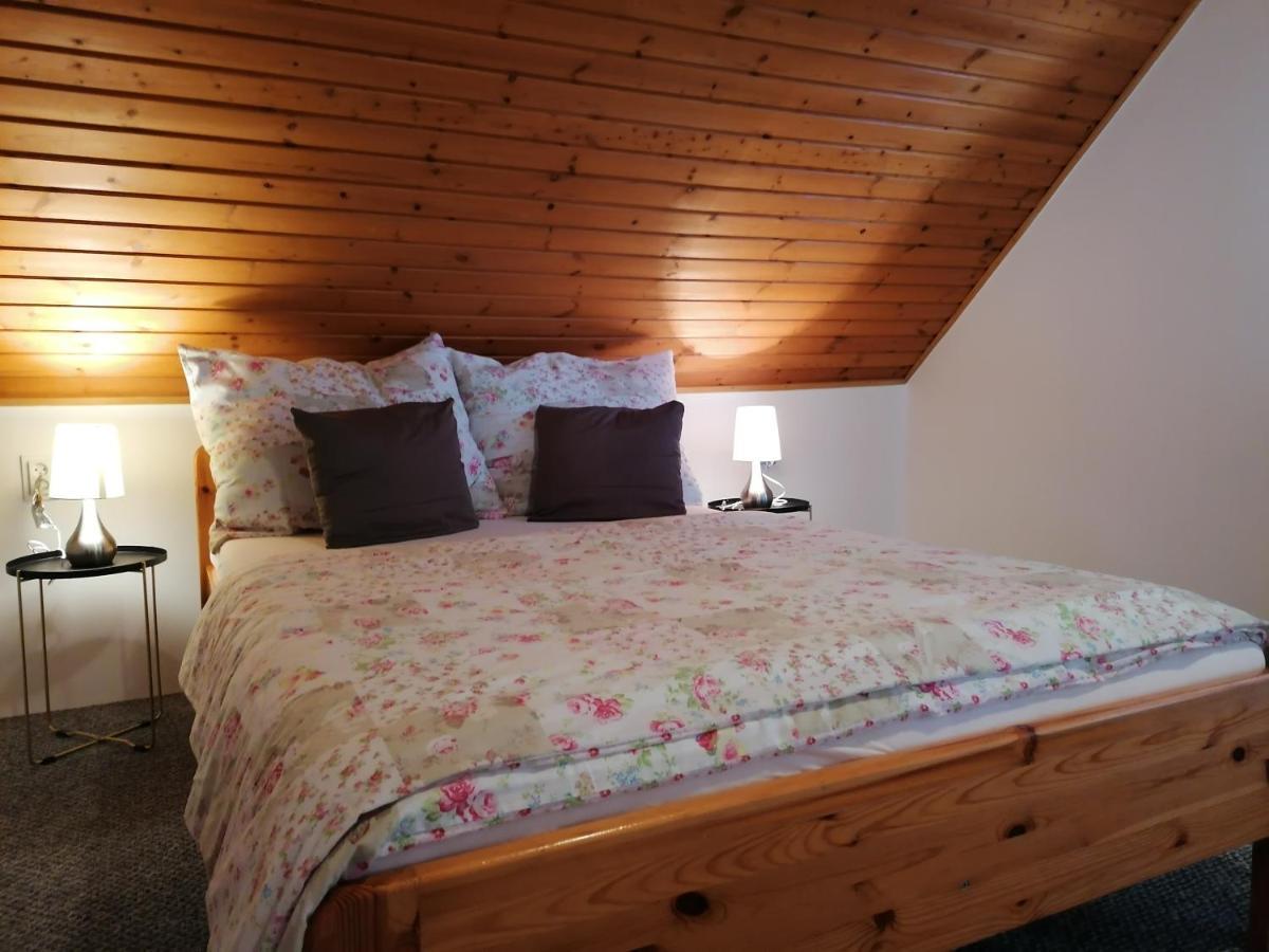 Villa Lili Apartments Balatonkeresztúr Eksteriør billede