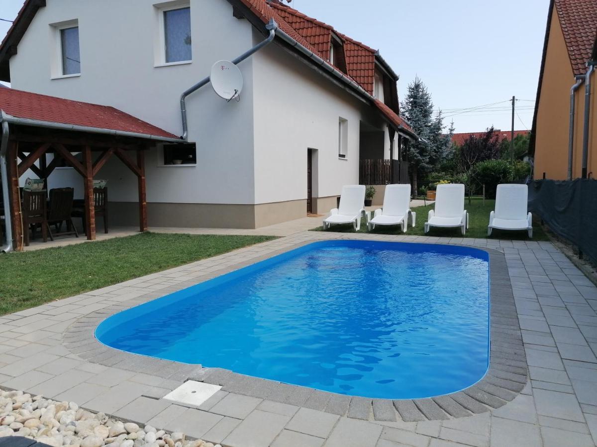Villa Lili Apartments Balatonkeresztúr Eksteriør billede