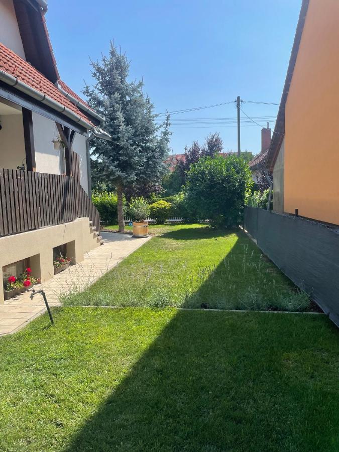 Villa Lili Apartments Balatonkeresztúr Eksteriør billede
