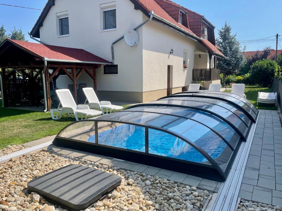 Villa Lili Apartments Balatonkeresztúr Eksteriør billede