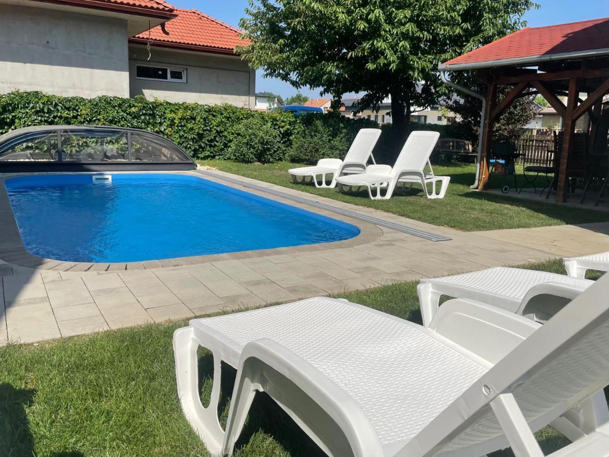 Villa Lili Apartments Balatonkeresztúr Eksteriør billede