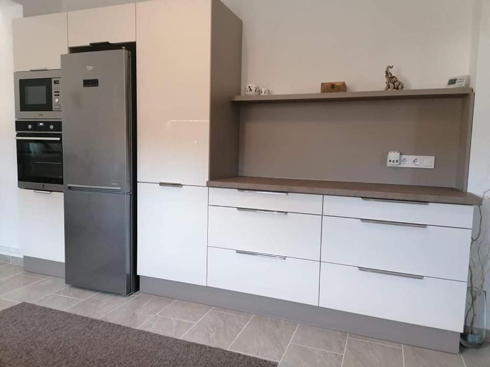 Villa Lili Apartments Balatonkeresztúr Eksteriør billede