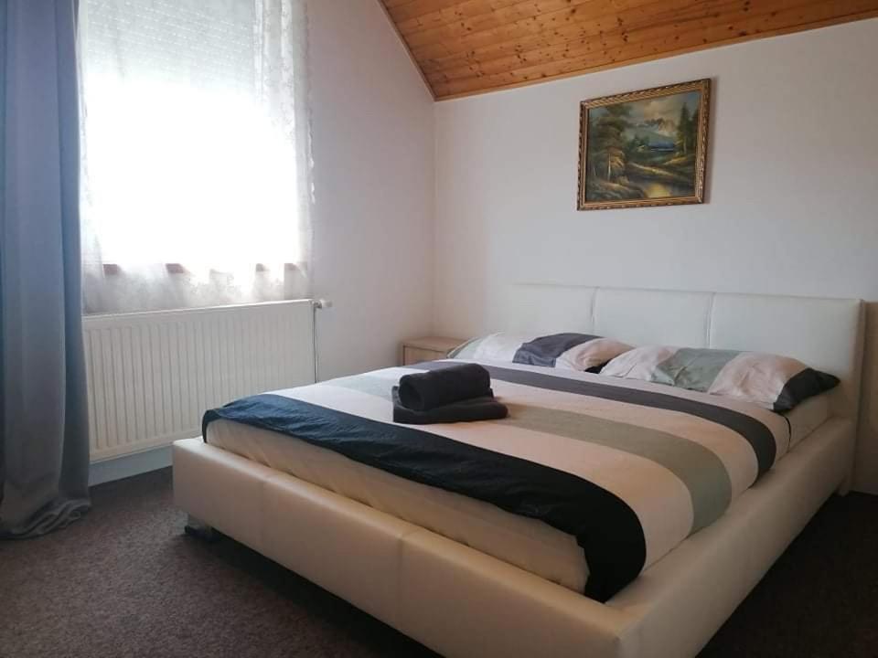 Villa Lili Apartments Balatonkeresztúr Eksteriør billede