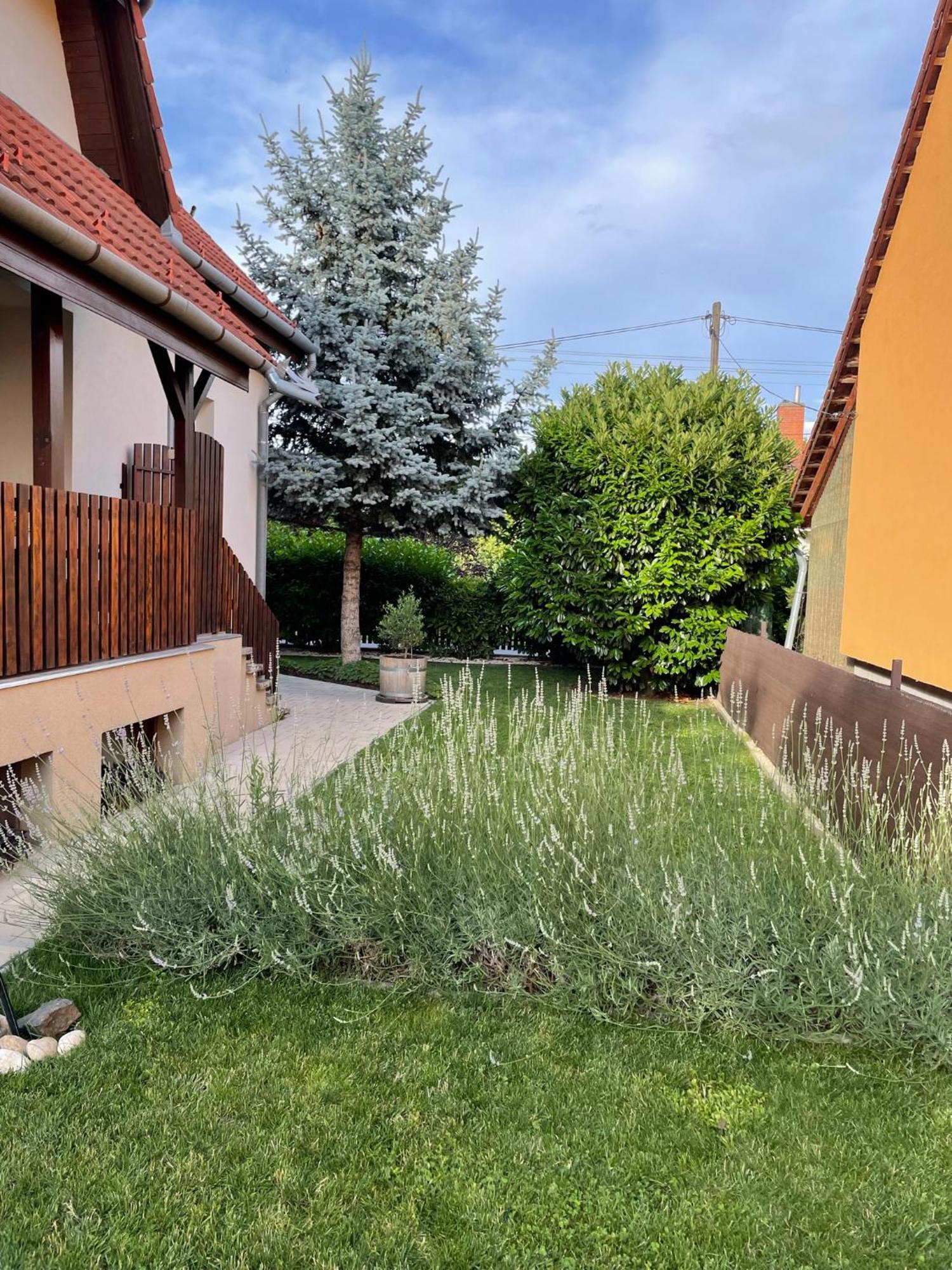 Villa Lili Apartments Balatonkeresztúr Eksteriør billede