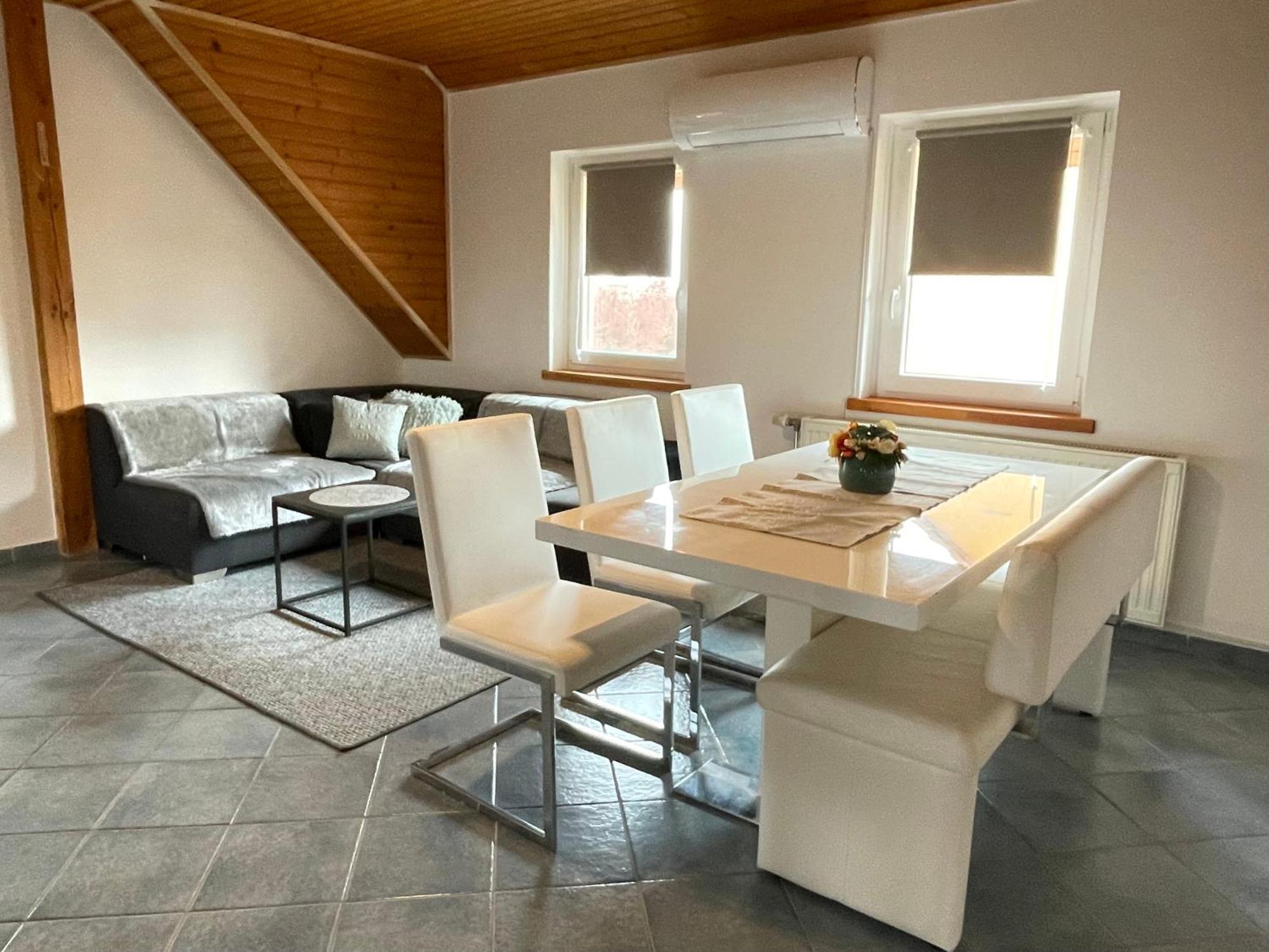 Villa Lili Apartments Balatonkeresztúr Eksteriør billede